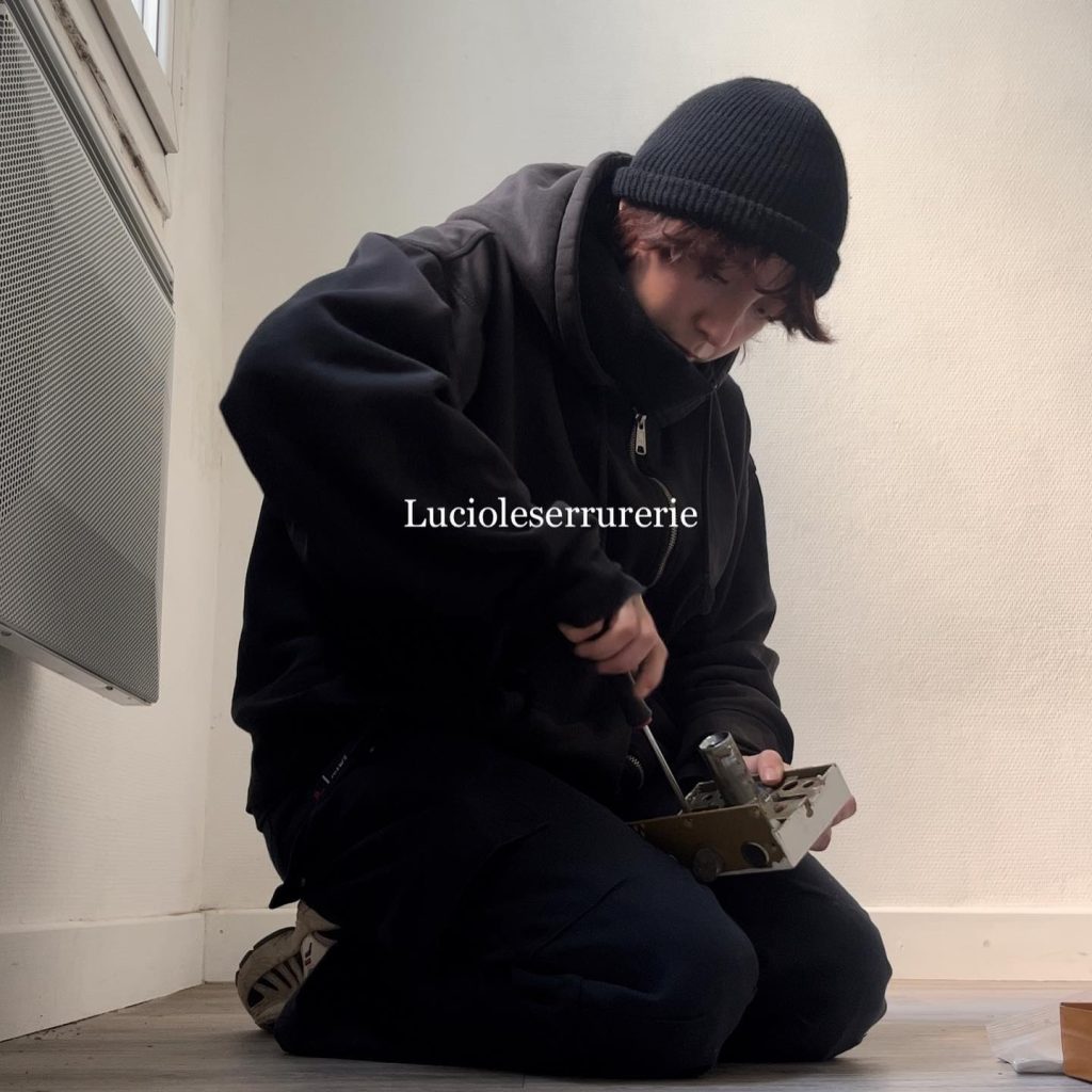 Équipe Luciole Serrurerie en intervention dans le Paris 12e