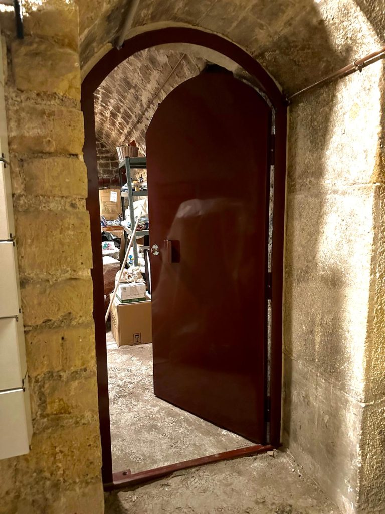 Porte de cave blindée après installation